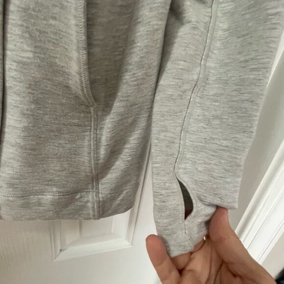 Lululemon Cardigan Jacket Womens Size 4 Coast Wrap Gray Sporty‎ Zip Up Running - Picture 7 of 8